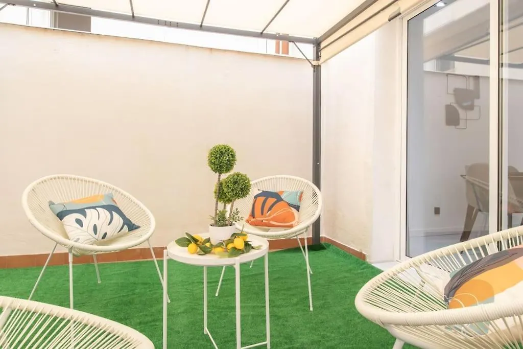 Beautiful 2Br - 20 Meters From Beach - In City Center フエンヒロラ