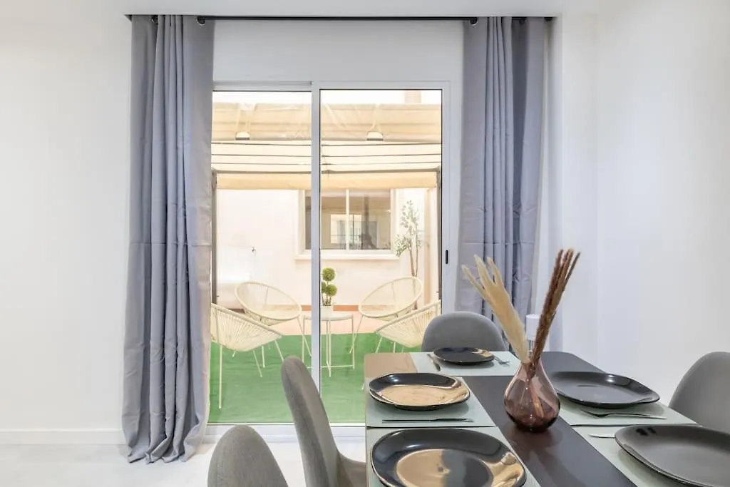 Beautiful 2Br - 20 Meters From Beach - In City Center フエンヒロラ スペイン