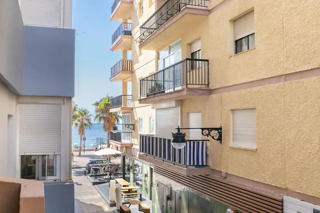 Beautiful 2Br - 20 Meters From Beach - In City Center フエンヒロラ 0*,  スペイン
