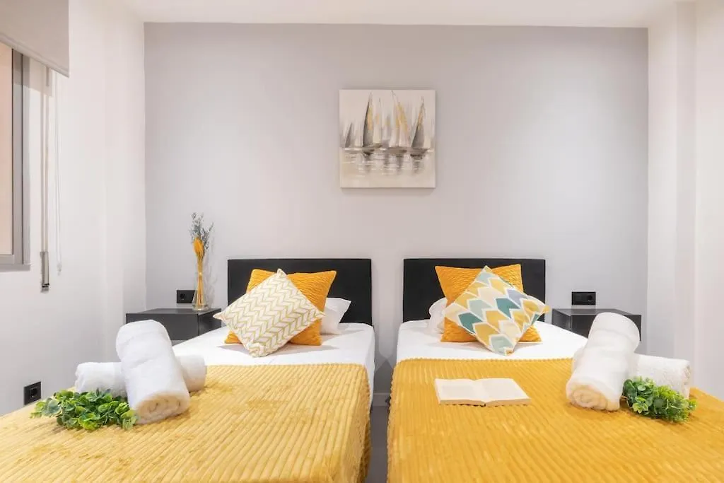 アパート Beautiful 2Br - 20 Meters From Beach - In City Center フエンヒロラ