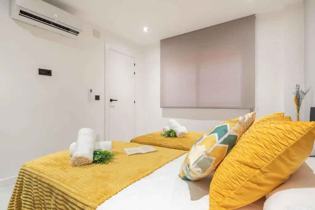 Beautiful 2Br - 20 Meters From Beach - In City Center フエンヒロラ
