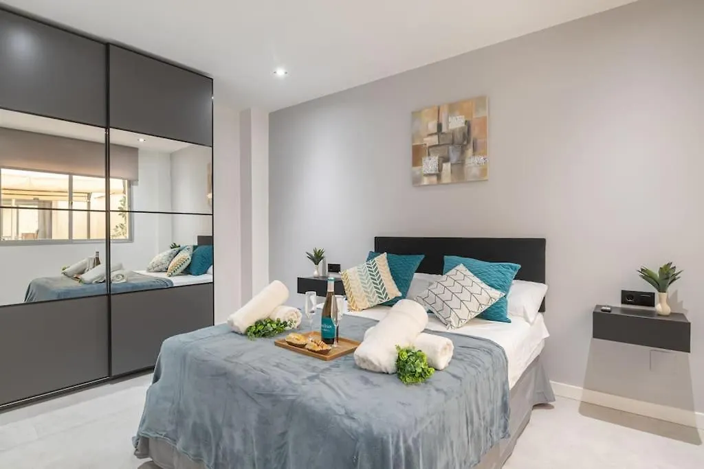 Beautiful 2Br - 20 Meters From Beach - In City Center Fuengirola Apartamento
